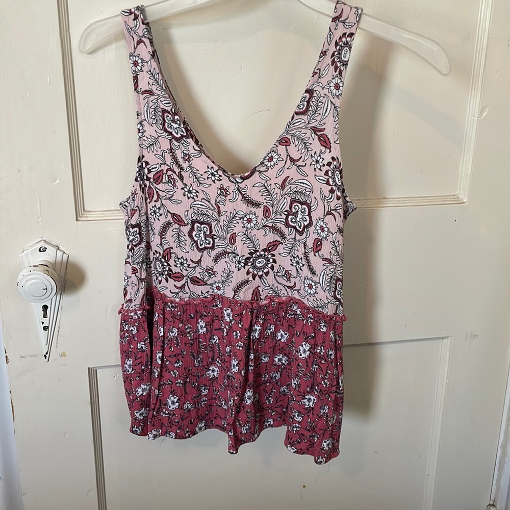Beautiful floral blouse!!! 🌸